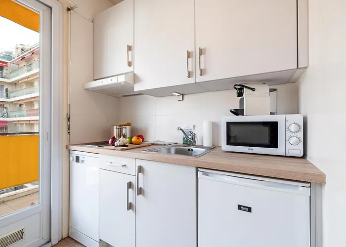 Mogador - Close To The - Happy * Niza