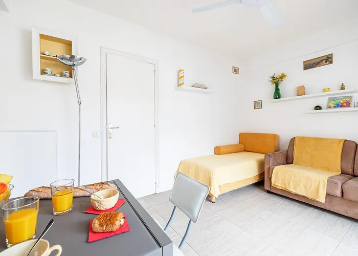 Mogador - Close To The - Happy * Niza